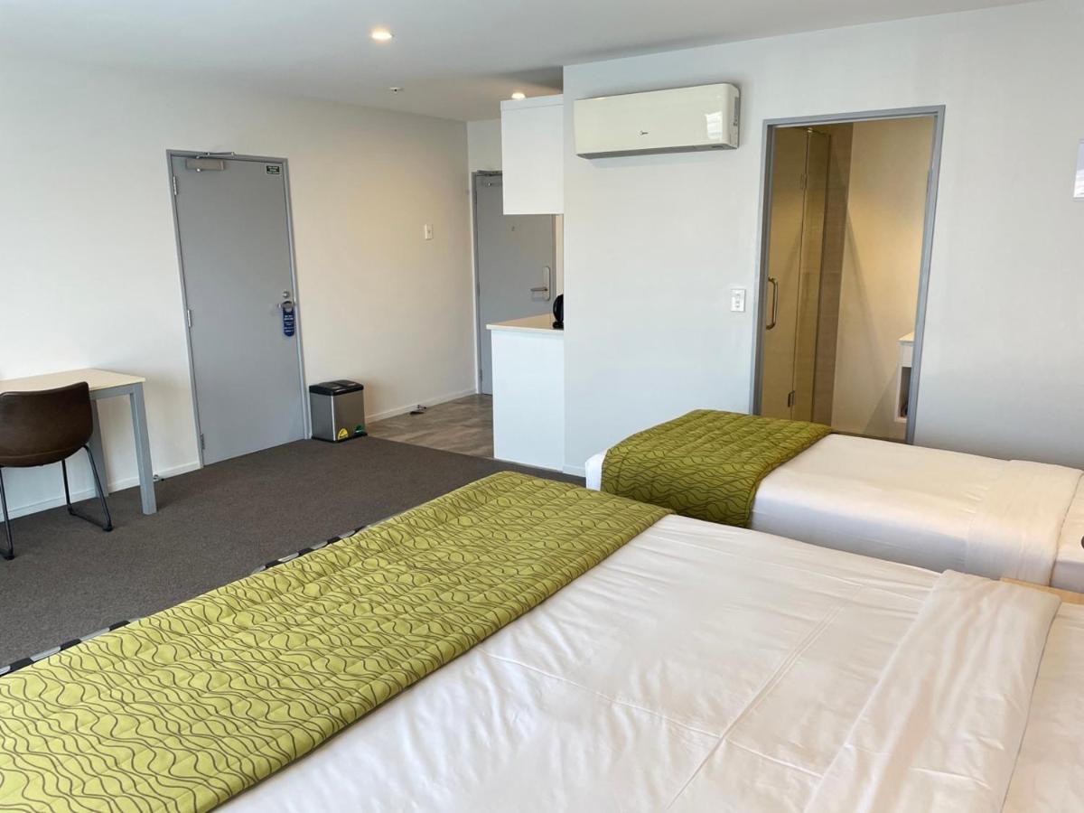 2 On Whiteleigh And 239 On Lincoln Motel Christchurch Exteriér fotografie A typical studio apartment