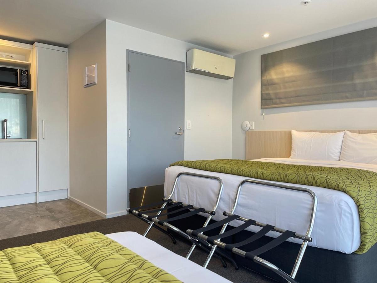 2 On Whiteleigh And 239 On Lincoln Motel Christchurch Exteriér fotografie A studio apartment in New Zealand