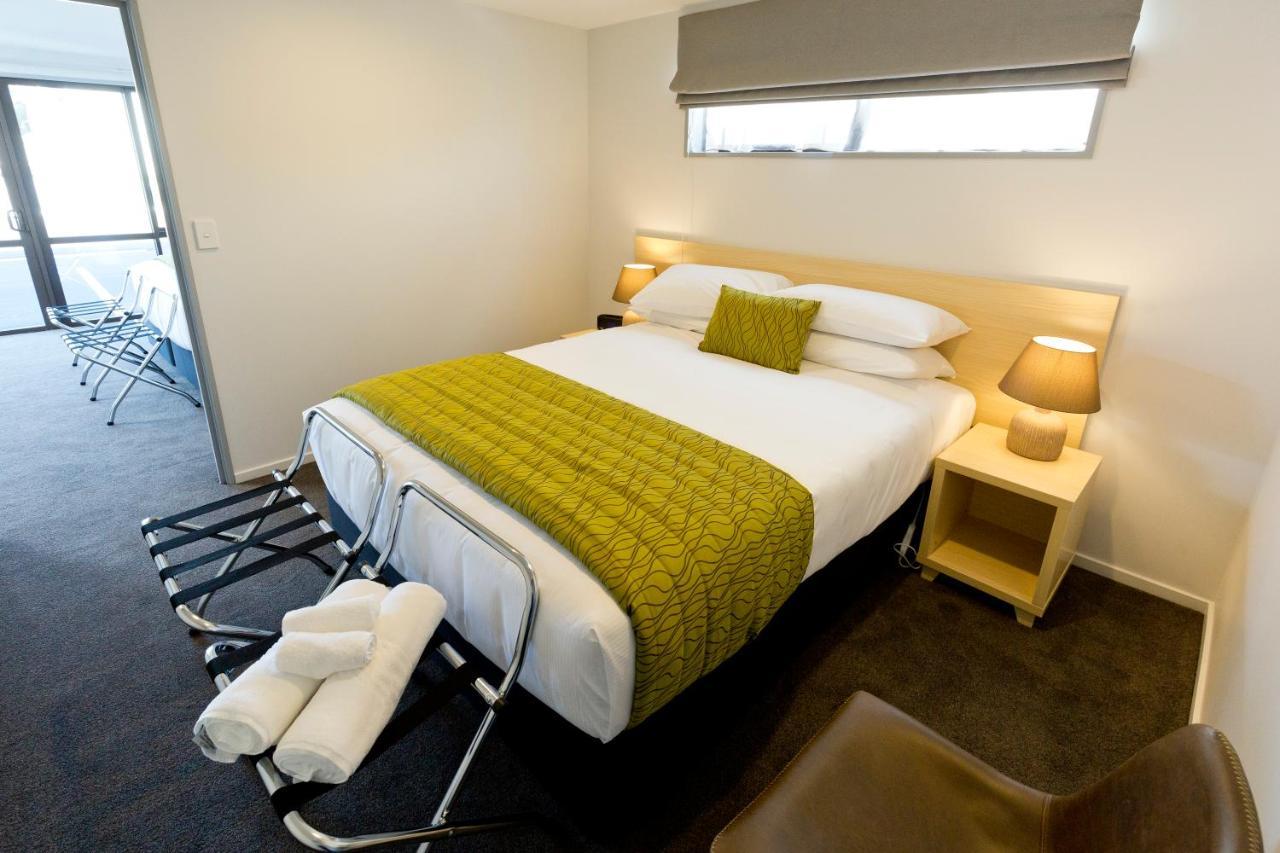 2 On Whiteleigh And 239 On Lincoln Motel Christchurch Exteriér fotografie A bedroom at the hotel