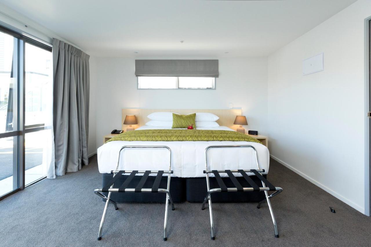 2 On Whiteleigh And 239 On Lincoln Motel Christchurch Exteriér fotografie A bedroom at the hotel