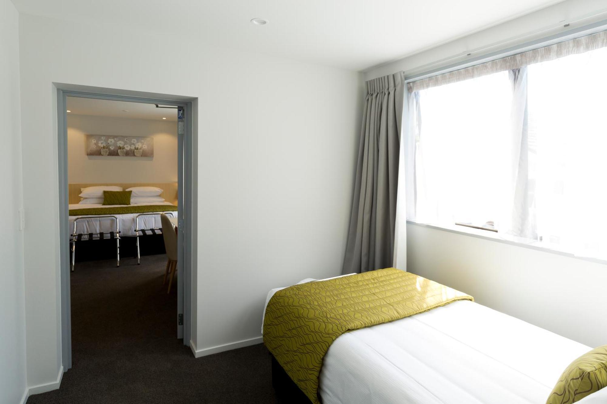 2 On Whiteleigh And 239 On Lincoln Motel Christchurch Exteriér fotografie A typical room at the hotel