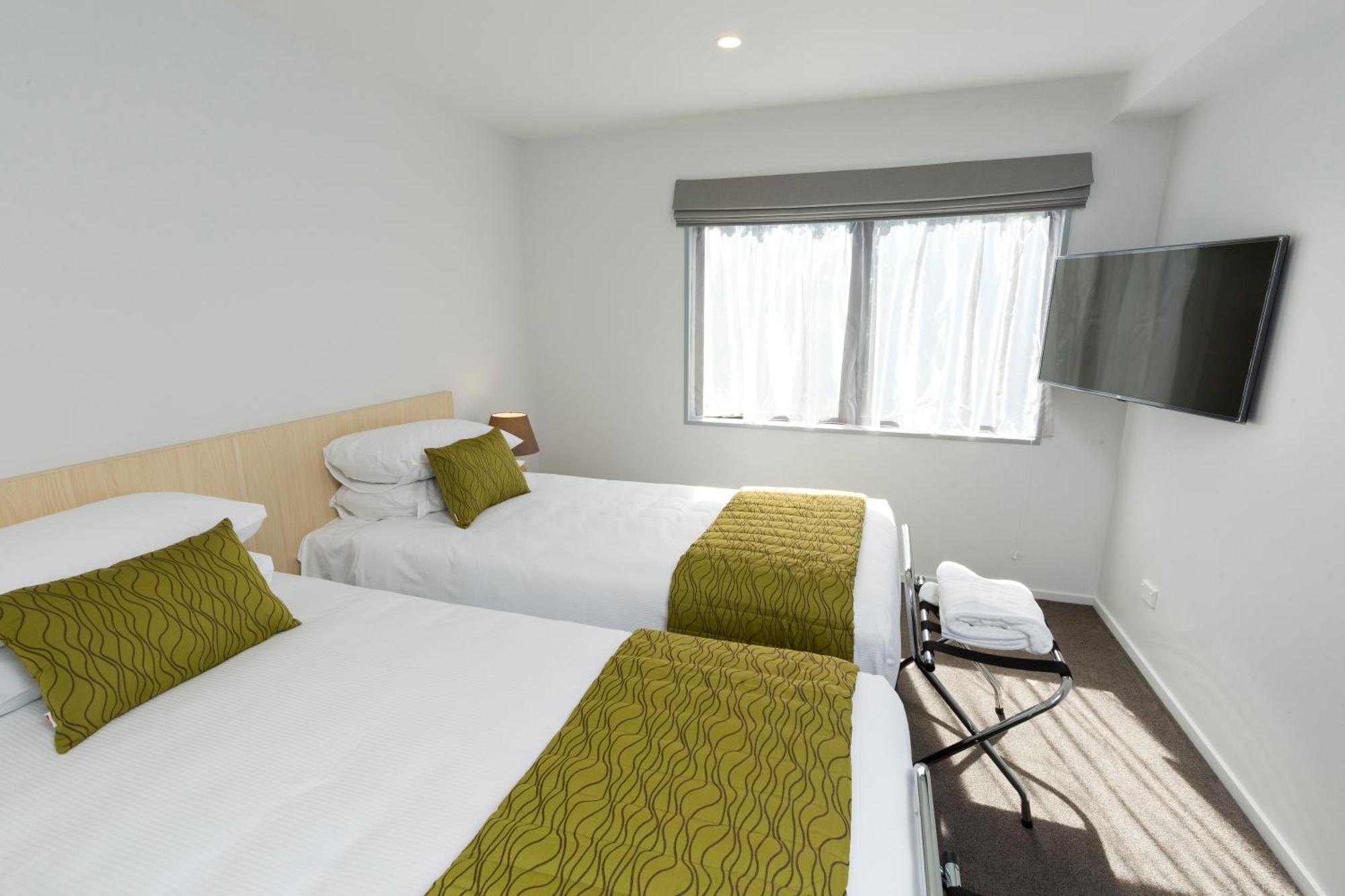 2 On Whiteleigh And 239 On Lincoln Motel Christchurch Exteriér fotografie A typical room at the hotel
