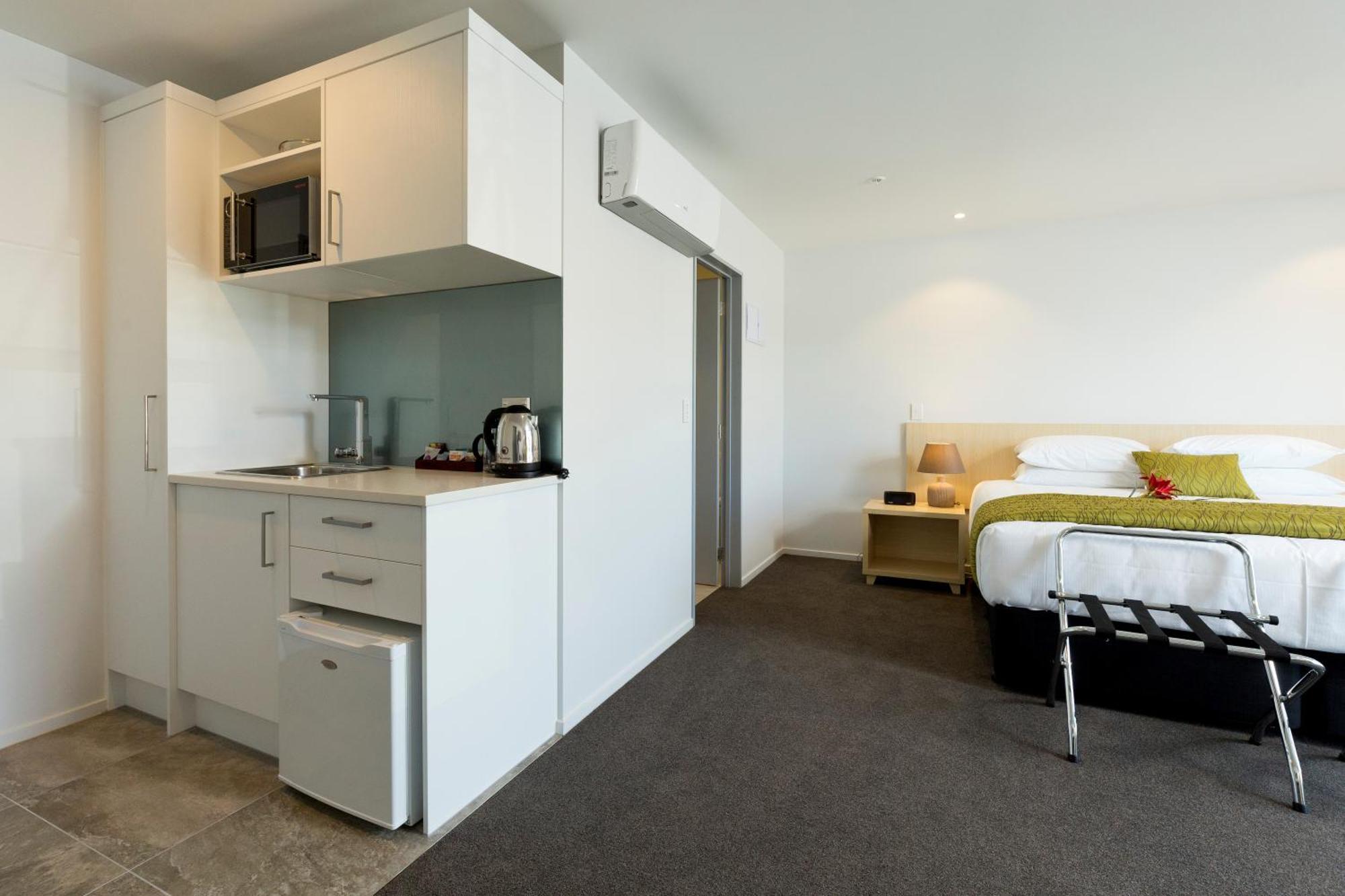 2 On Whiteleigh And 239 On Lincoln Motel Christchurch Exteriér fotografie Studio apartment with kitchenette