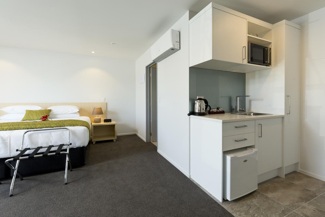 2 On Whiteleigh And 239 On Lincoln Motel Christchurch Exteriér fotografie Studio apartment with kitchenette