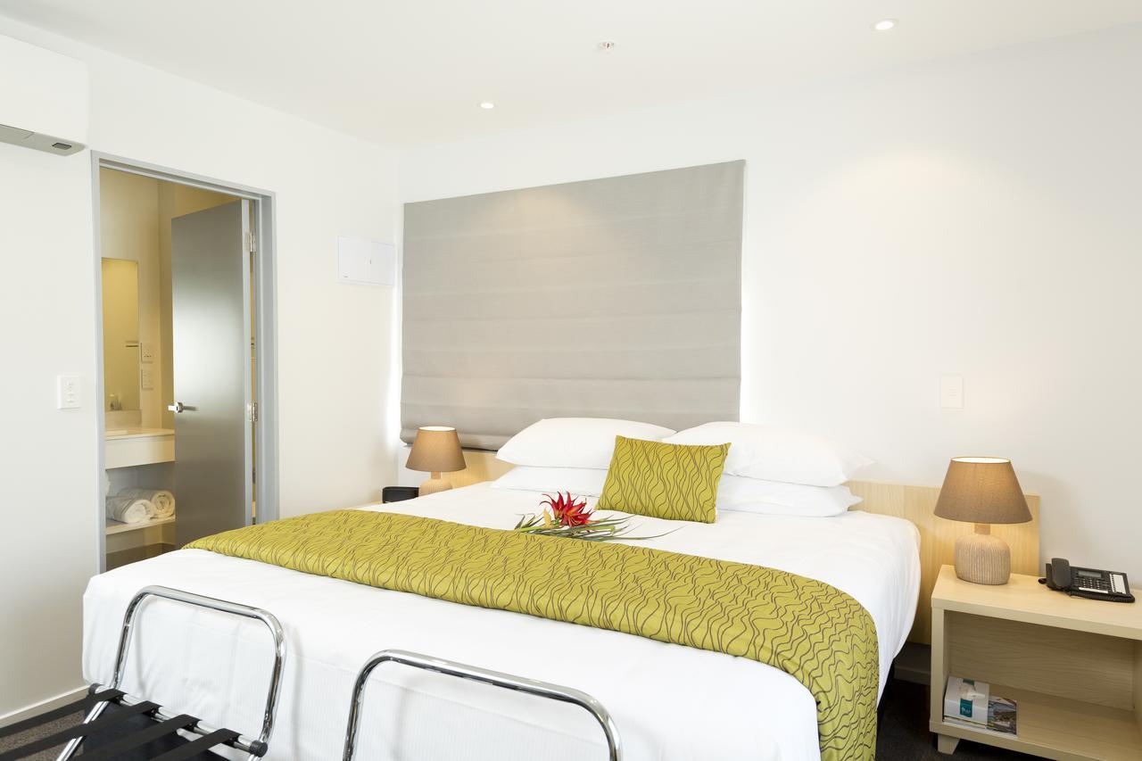 2 On Whiteleigh And 239 On Lincoln Motel Christchurch Exteriér fotografie A bedroom at the hotel